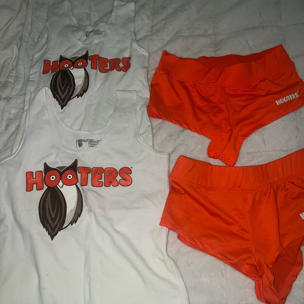 Hooters uniform
